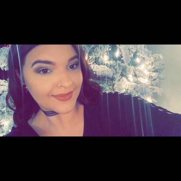 Meet your Posher, < welcome - Picture 5 of 5